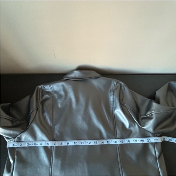 Torrid Plus Sz 2 (US 2X) Faux Leather Metallic Moto Jacket In Gunmetal EUC - Picture 11 of 14